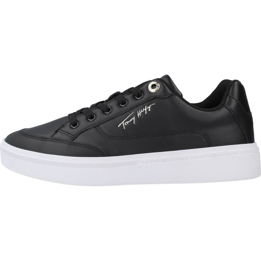 TOMMY HILFIGER  ESSENTIAL TH COURT SNEAK en color NEGRO  (2)