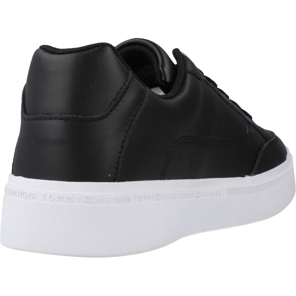 TOMMY HILFIGER  ESSENTIAL TH COURT SNEAK en color NEGRO  (3)