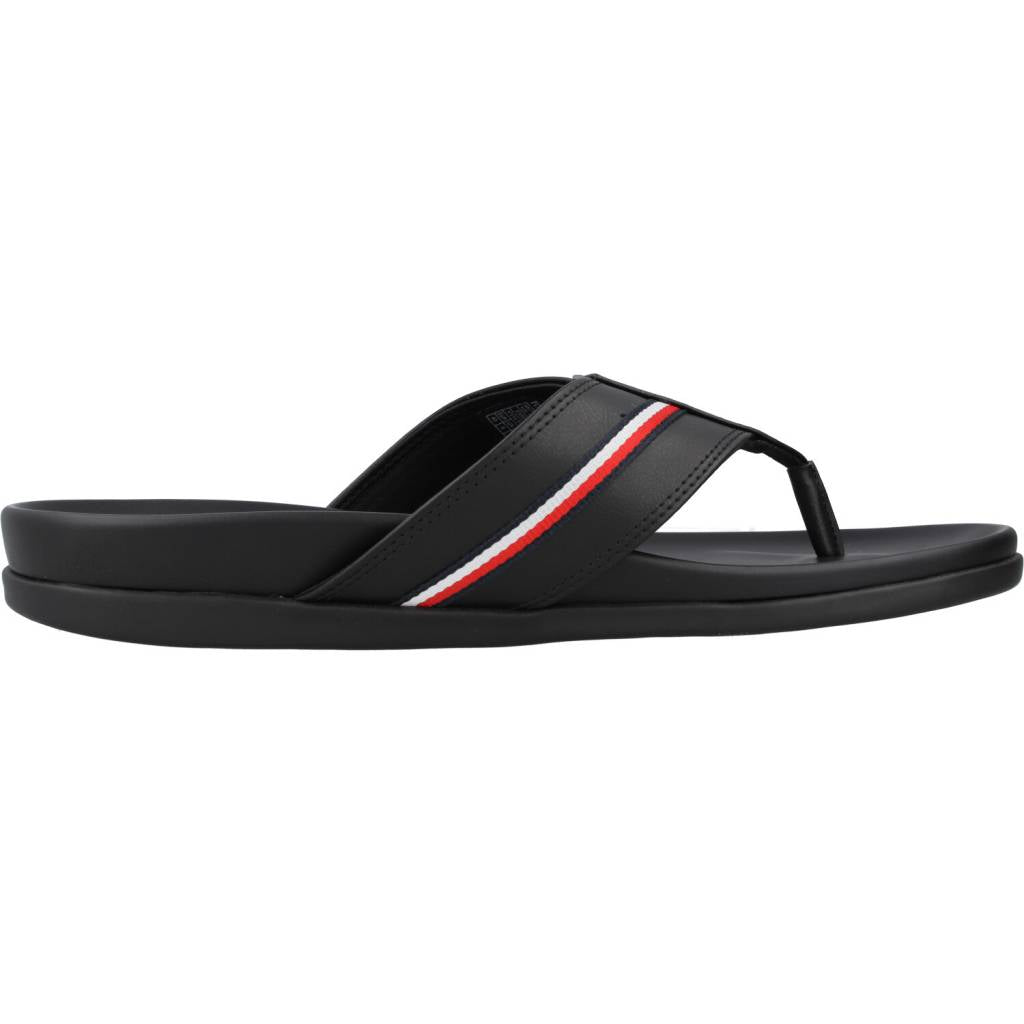 TOMMY HILFIGER CRISS CROSS SANDAL en color NEGRO  (4)