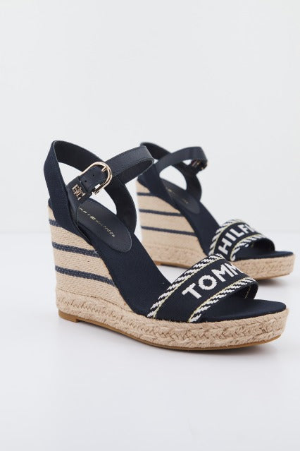 TOMMY HILFIGER SEASONAL WEBBING WEDGE en color AZUL  (1)