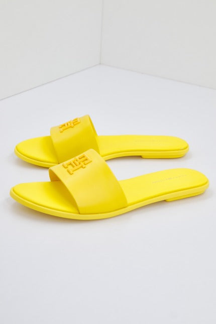 TOMMY HILFIGER TH POP MULE en color AMARILLO  (2)