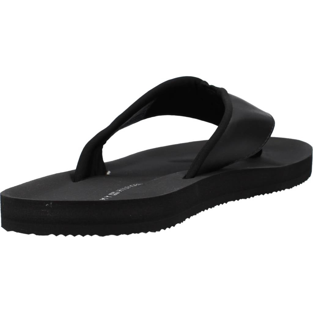 TOMMY HILFIGER COMFORTABLE PADDED BEACH en color NEGRO  (3)