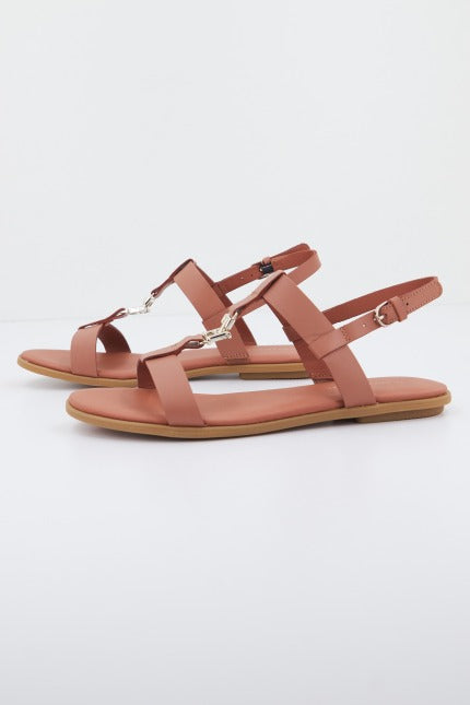 TOMMY HILFIGER TH FLAT  en color MARRON  (2)