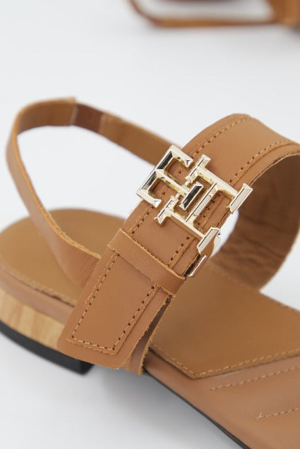 TOMMY HILFIGER HARDWARE FLAT SANDAL en color MARRON  (4)