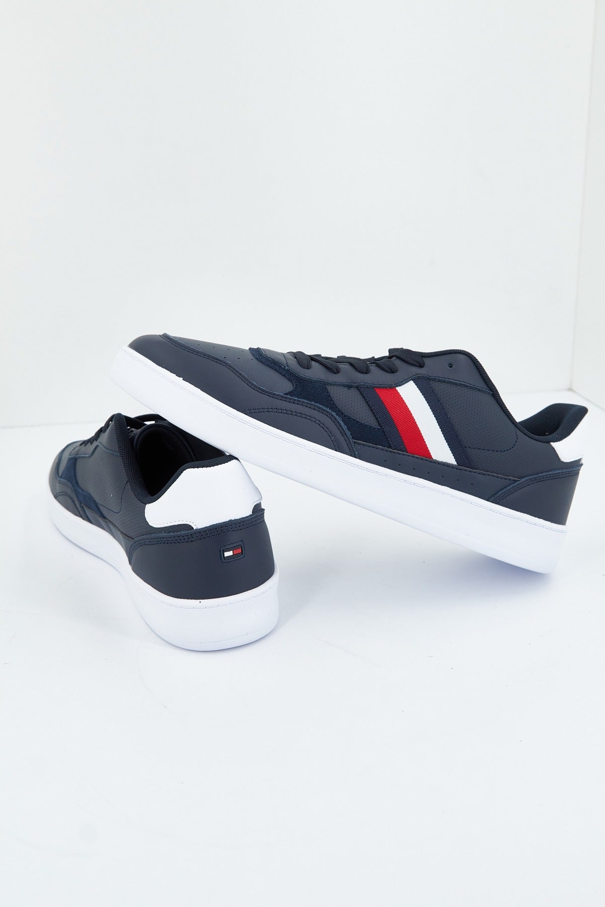 TOMMY HILFIGER COURT CUPSOLE RETRO LTH en color AZUL  (4)