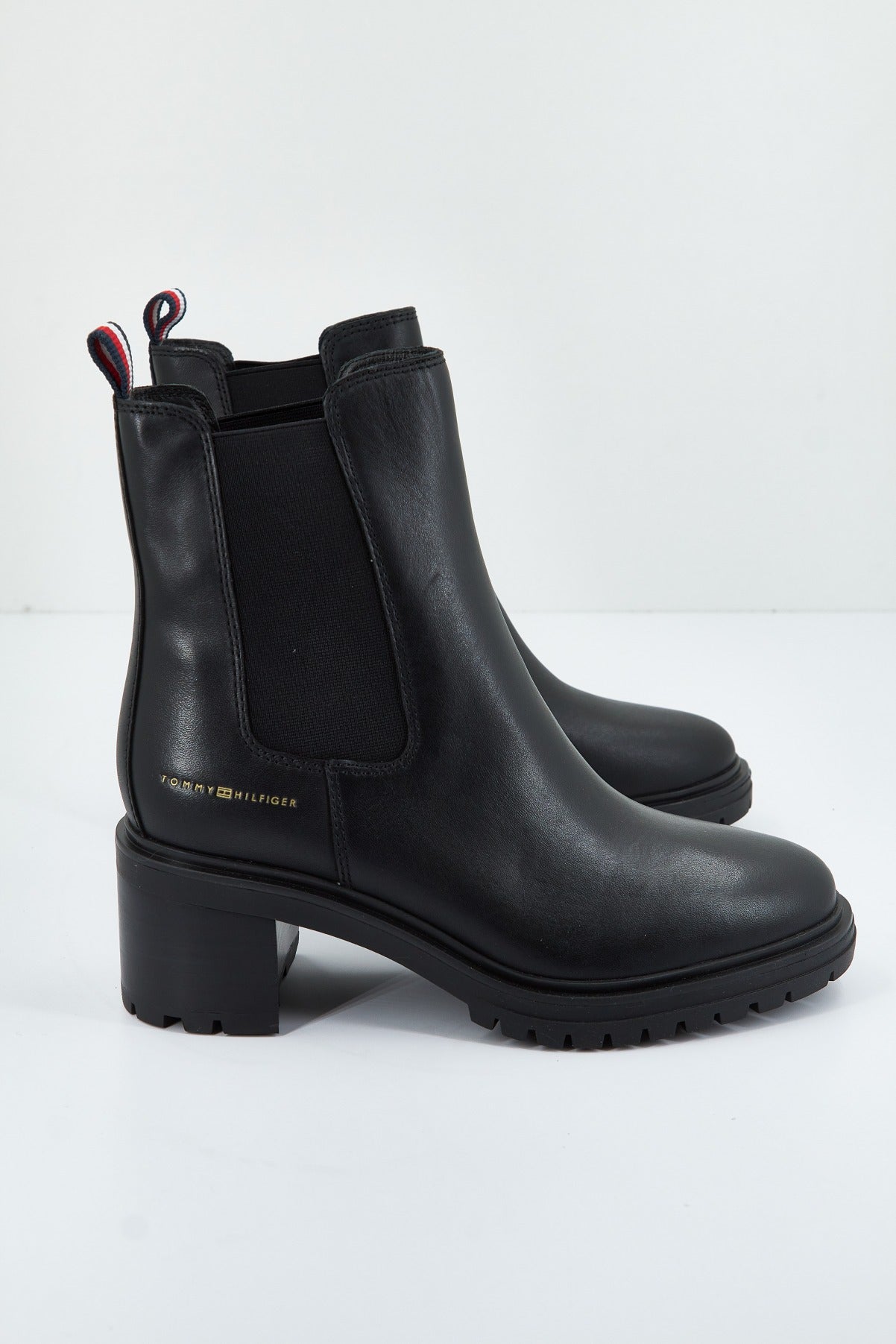 TOMMY HILFIGER ESSENTIAL MIDHEEL LEATHE en color NEGRO  (1)