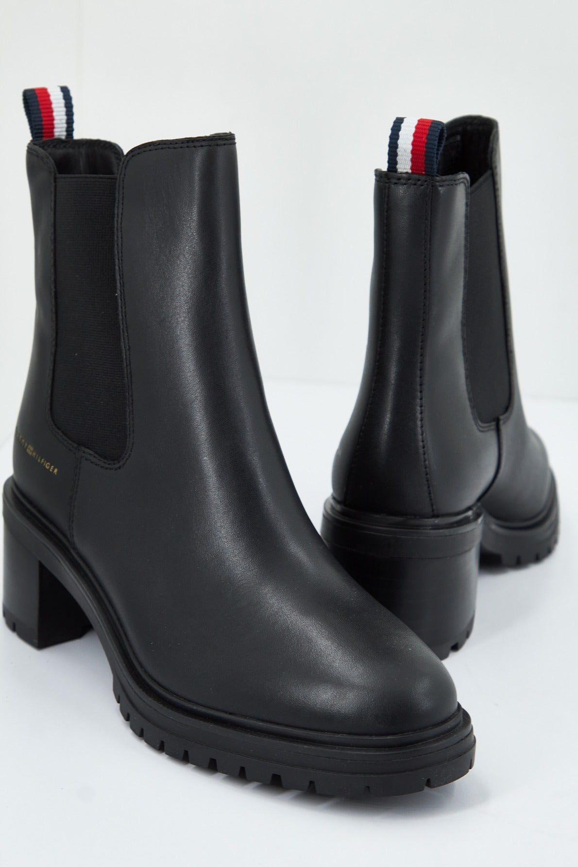 TOMMY HILFIGER ESSENTIAL MIDHEEL LEATHE en color NEGRO  (4)