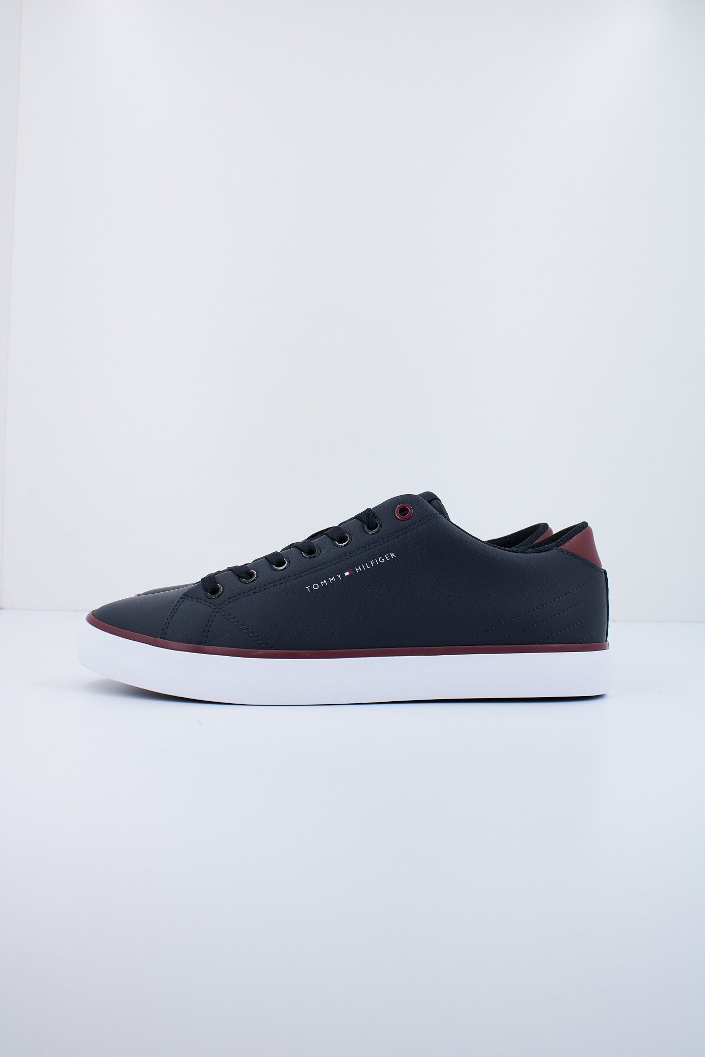 TOMMY HILFIGER TH HI VULC CORE LOW LEATHER ESS en color AZUL  (1)