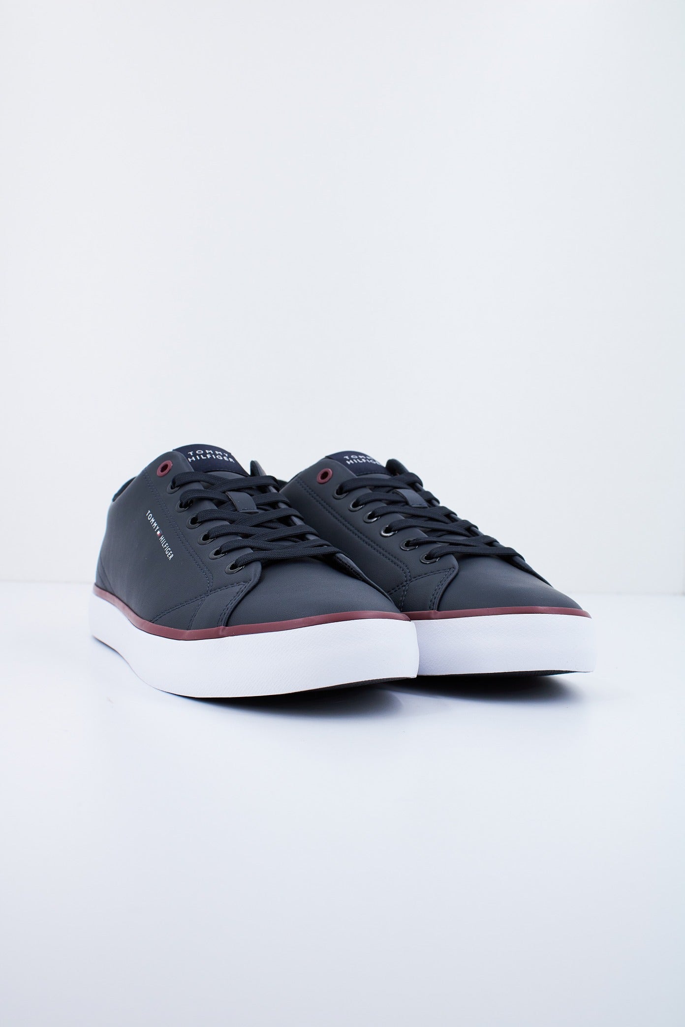 TOMMY HILFIGER TH HI VULC CORE LOW LEATHER ESS en color AZUL  (2)