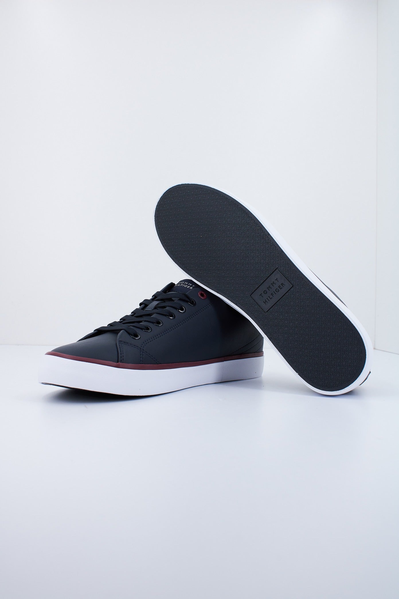 TOMMY HILFIGER TH HI VULC CORE LOW LEATHER ESS en color AZUL  (4)