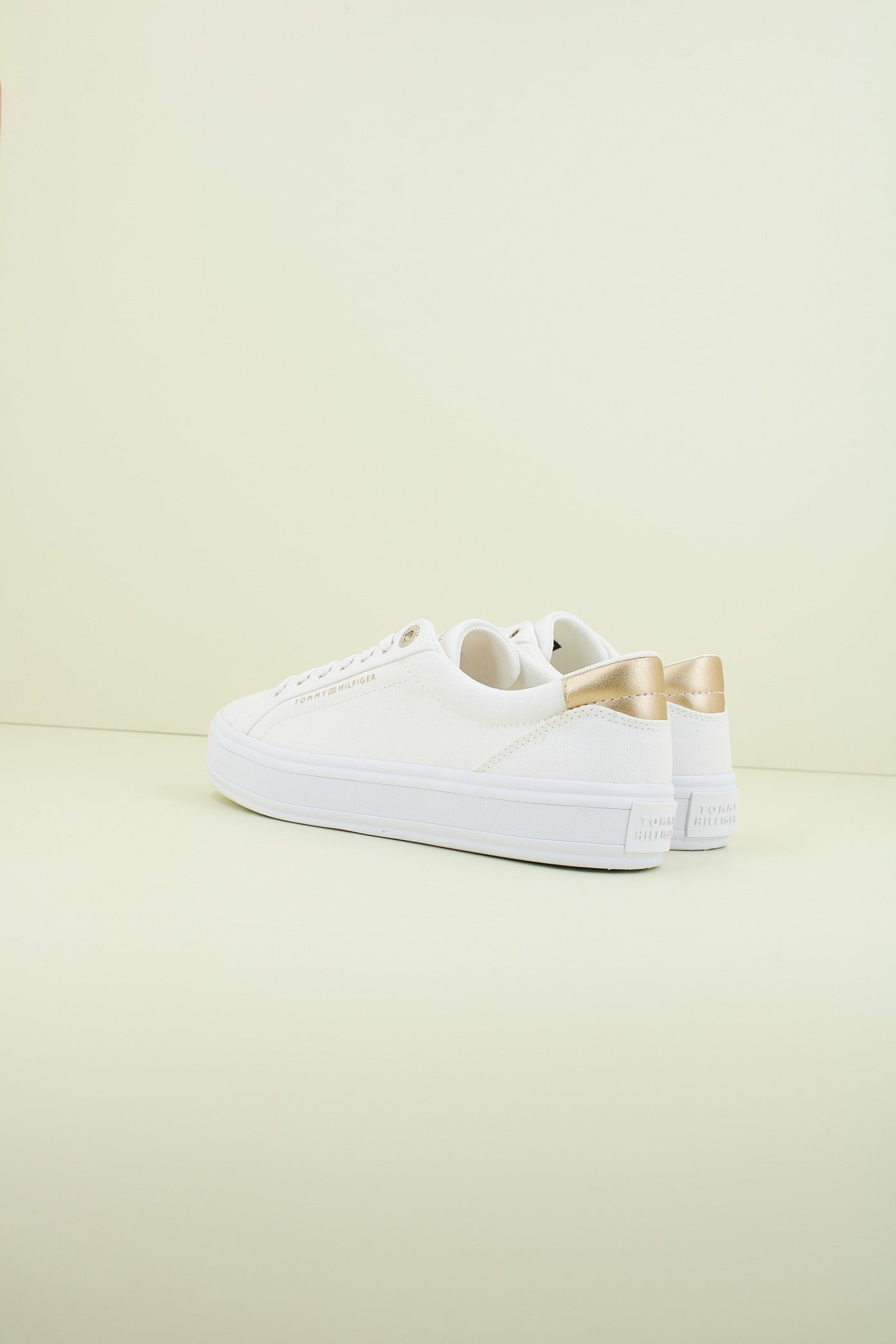 TOMMY HILFIGER ESSENTIAL VULC CANVAS SNEAKER en color BLANCO  (3)