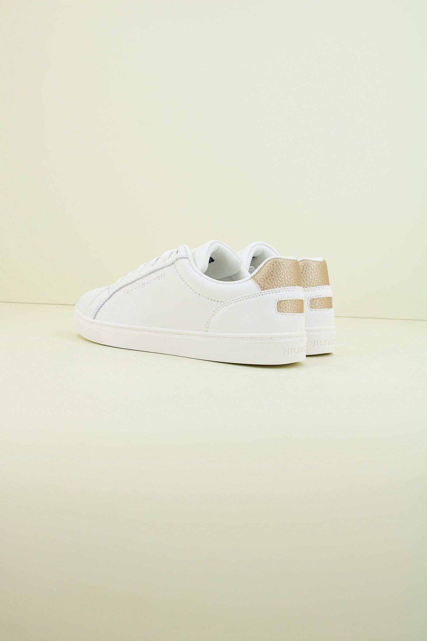 TOMMY HILFIGER ESSENTIAL CUPSOLE en color BLANCO  (3)