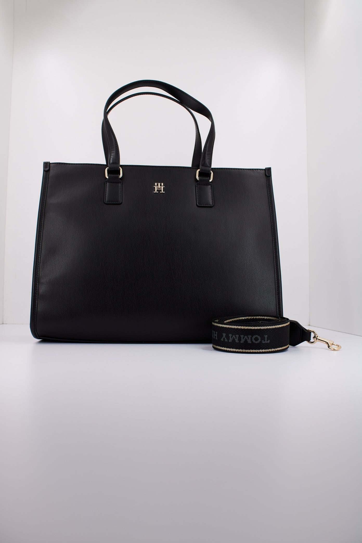 TOMMY HILFIGER MONOTYPE TOTE en color NEGRO  (2)