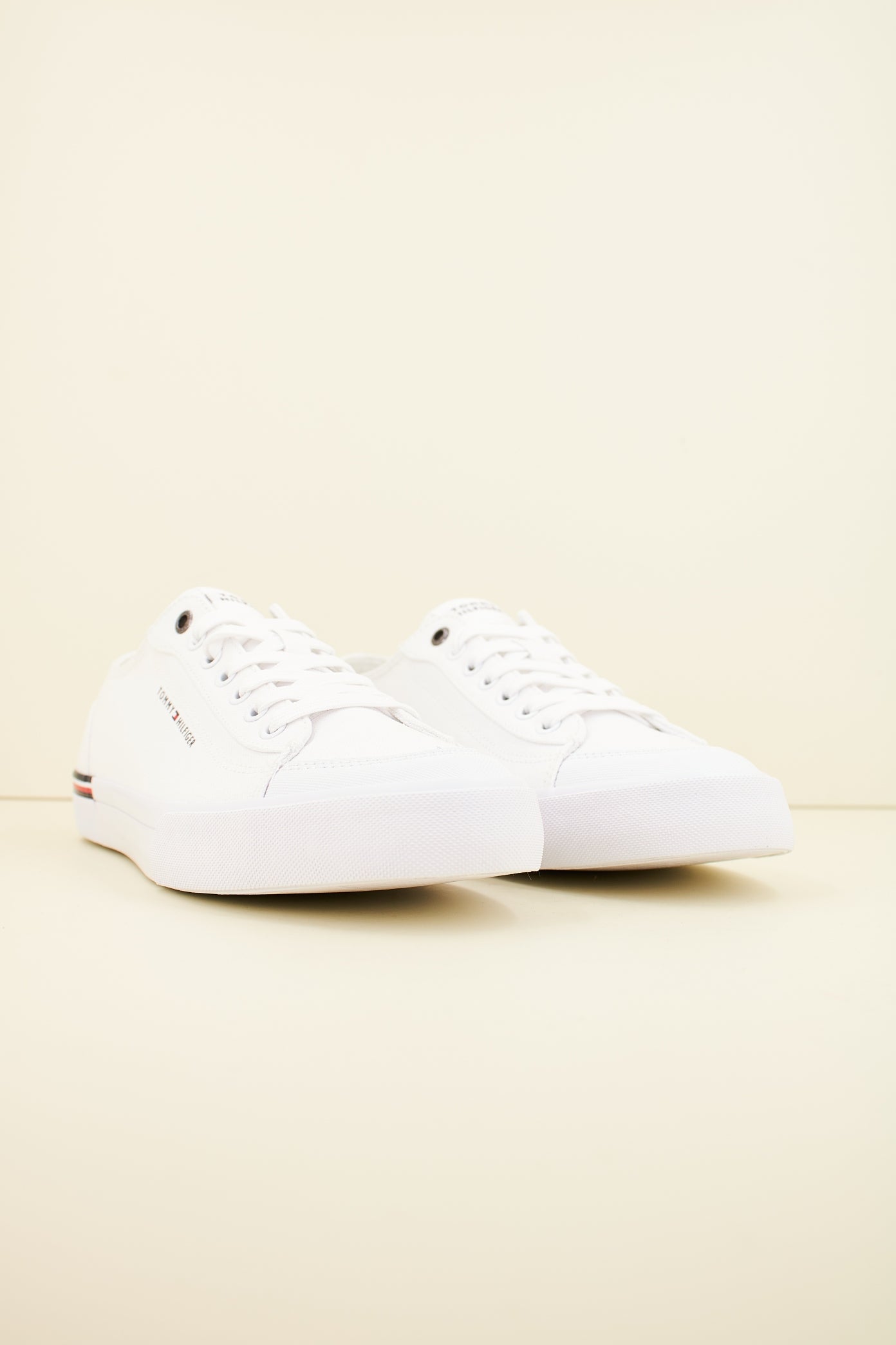 TOMMY HILFIGER CORPORATE VULC CANVAS en color BLANCO  (2)