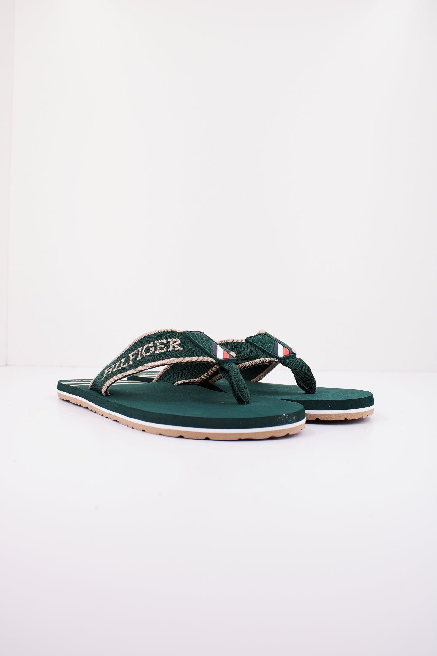 TOMMY HILFIGER SPORTY HILFIGER BEACH SANDAL en color VERDE  (2)