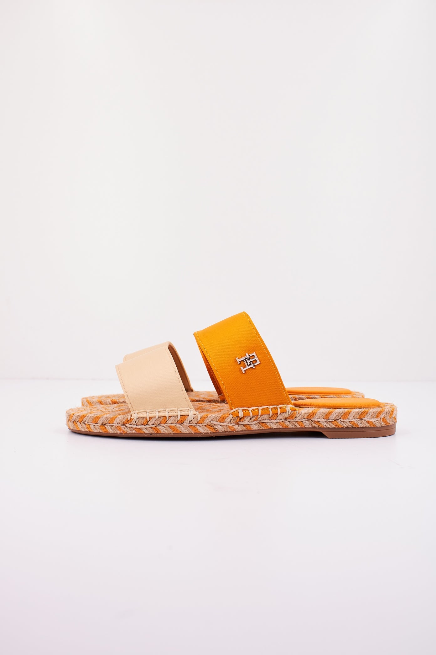 TOMMY HILFIGER TH SATIN FLAT ESPADRILLE en color NARANJA  (1)