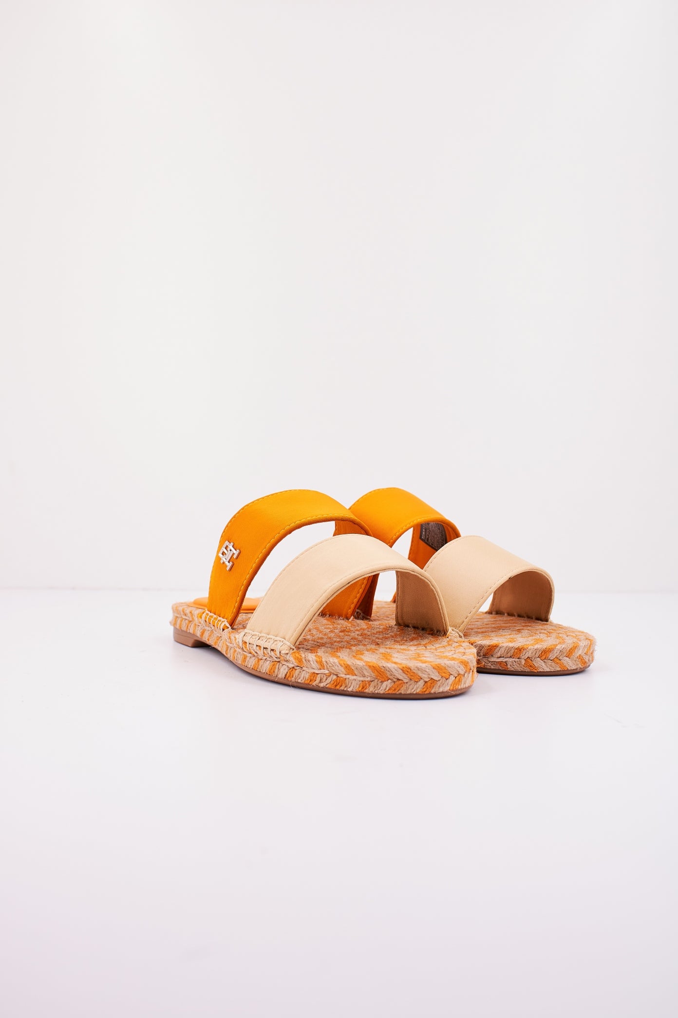 TOMMY HILFIGER TH SATIN FLAT ESPADRILLE en color NARANJA  (2)