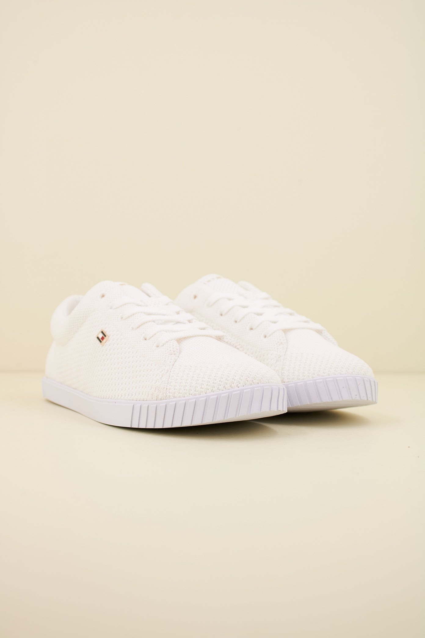 TOMMY HILFIGER FLAG LACE UP SNEAKER KNI en color BLANCO  (2)