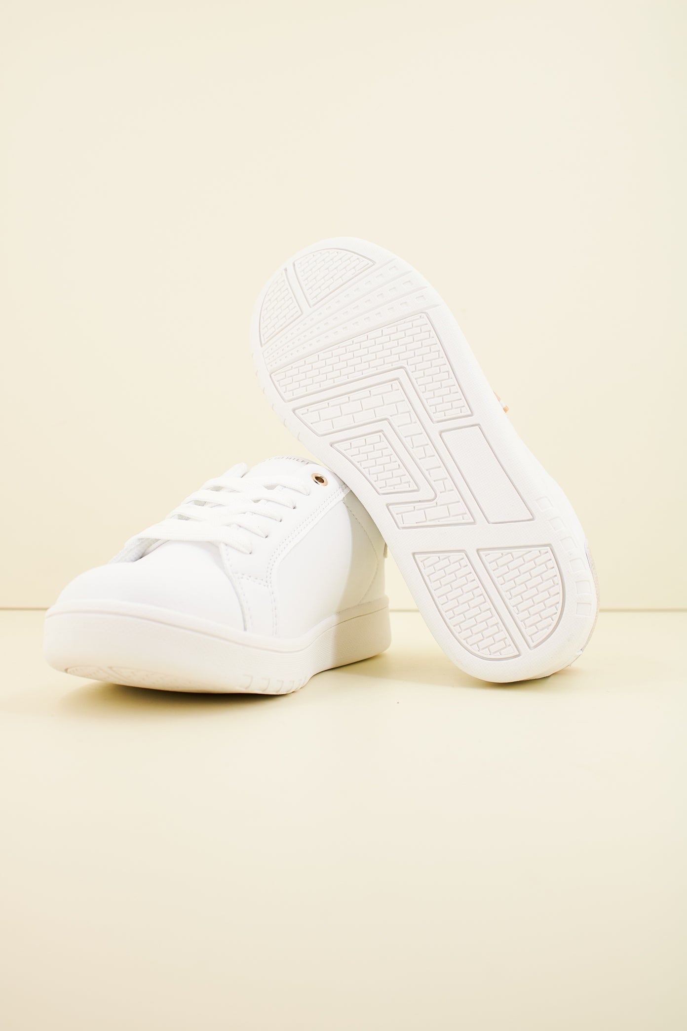 TOMMY HILFIGER SNEAKER BASSA ALLACCIATA en color BLANCO  (4)