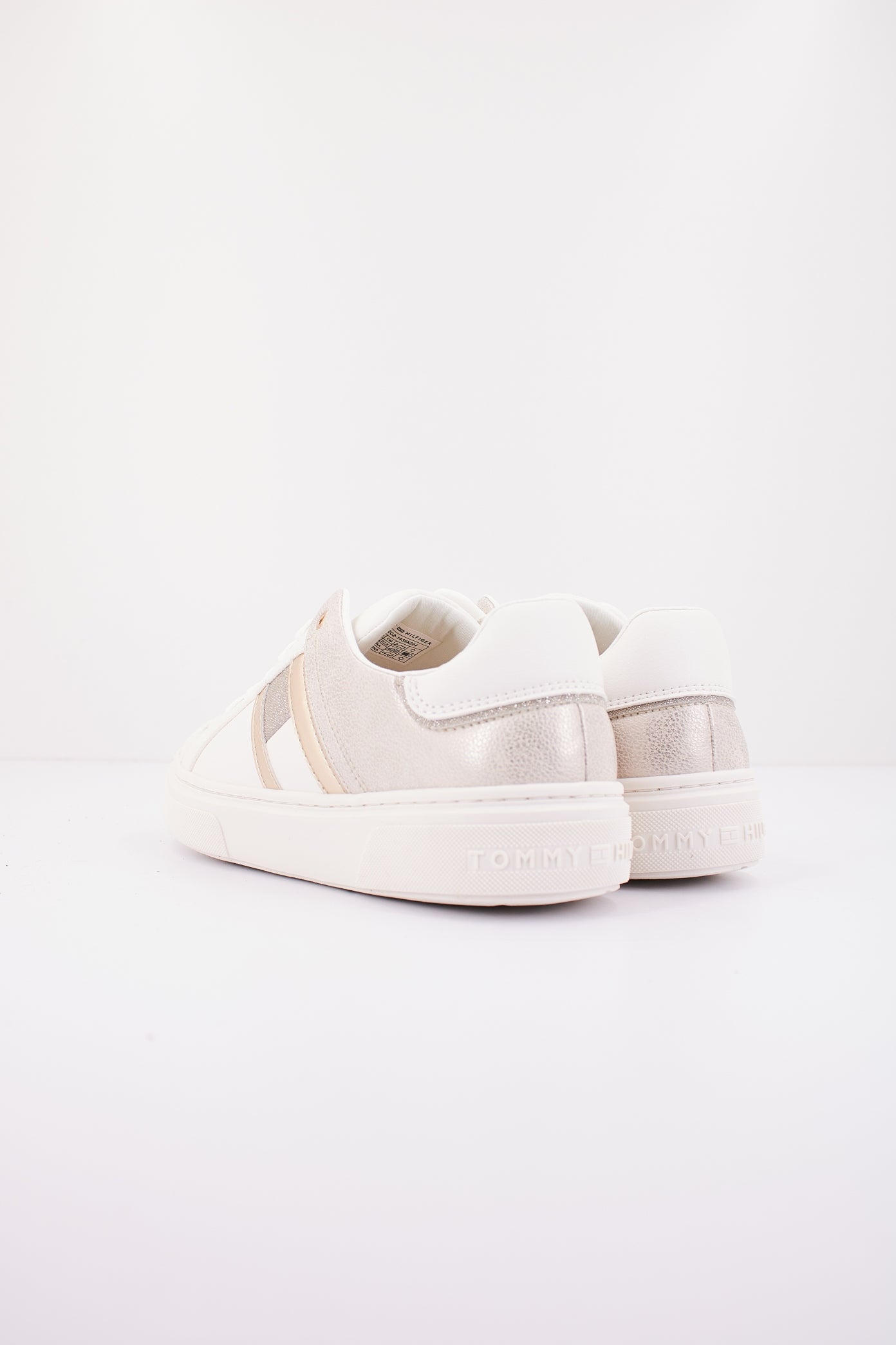 TOMMY HILFIGER TA  en color BLANCO  (3)