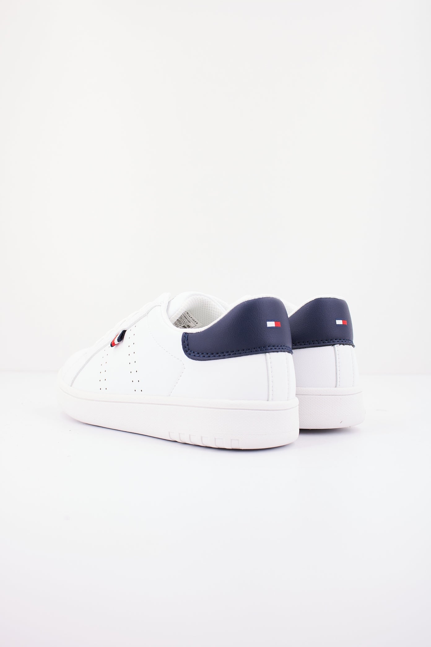 TOMMY HILFIGER TX  en color BLANCO  (3)