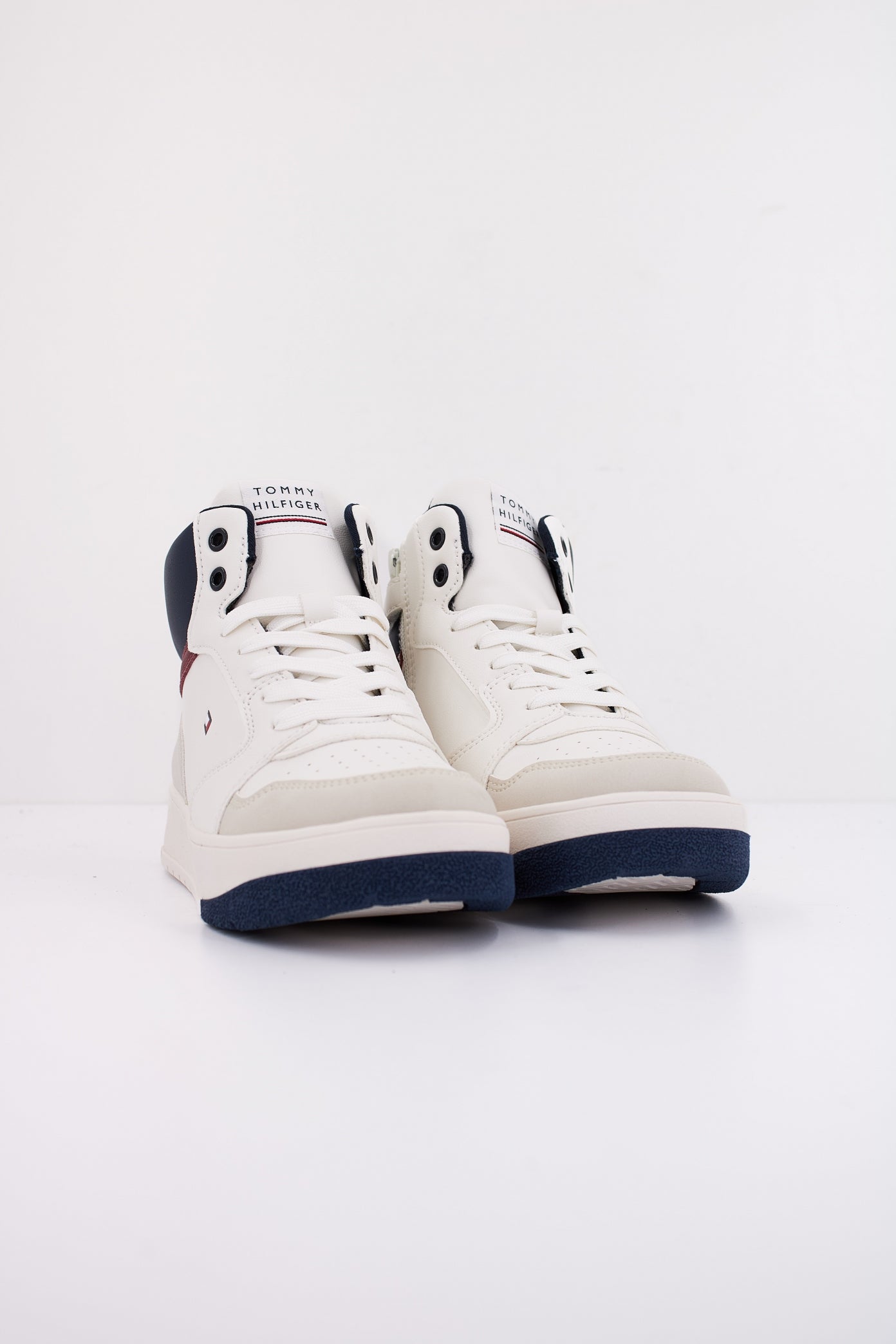 TOMMY HILFIGER MID CUT LACE-UP SNEAKER en color BLANCO  (2)