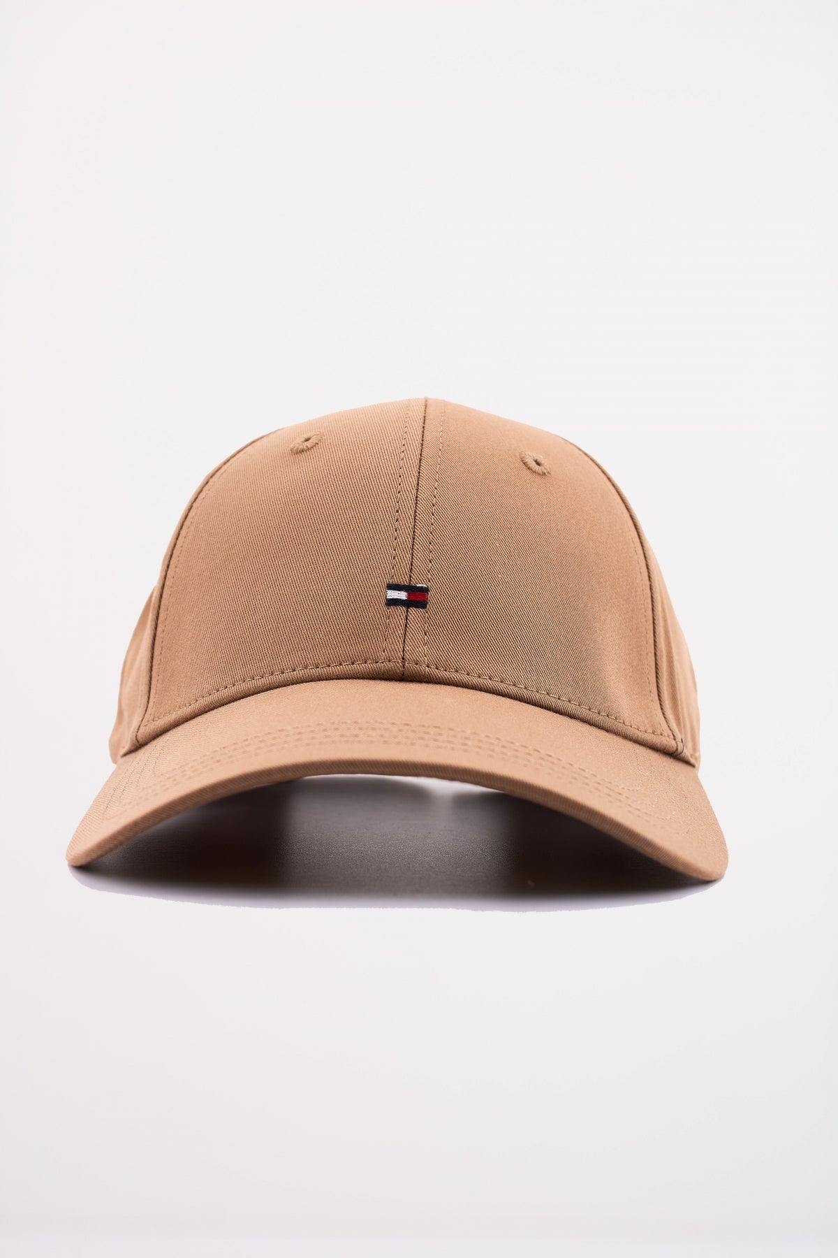 TOMMY HILFIGER ESSENTIAL FLAG CAP en color MARRON CLARO  (1)