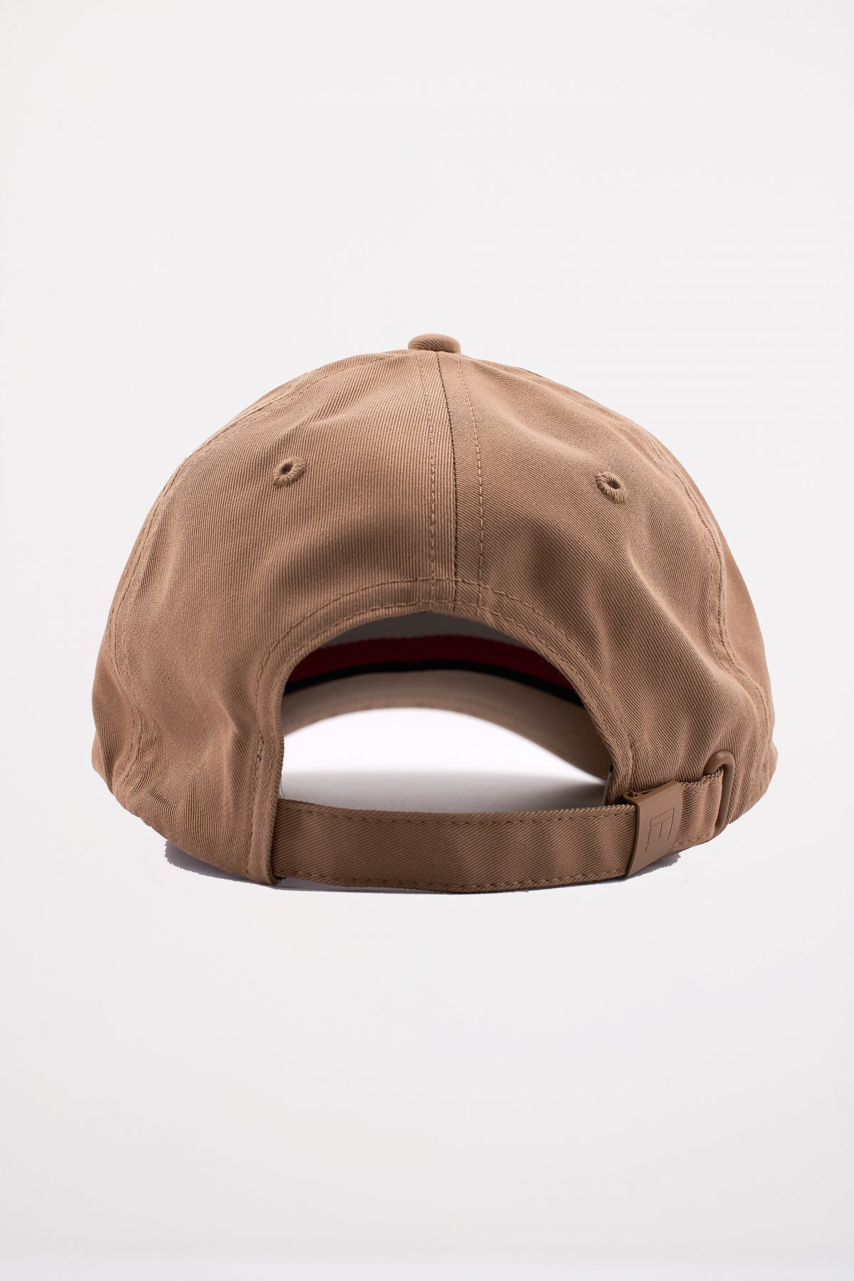 TOMMY HILFIGER ESSENTIAL FLAG CAP en color MARRON CLARO  (3)