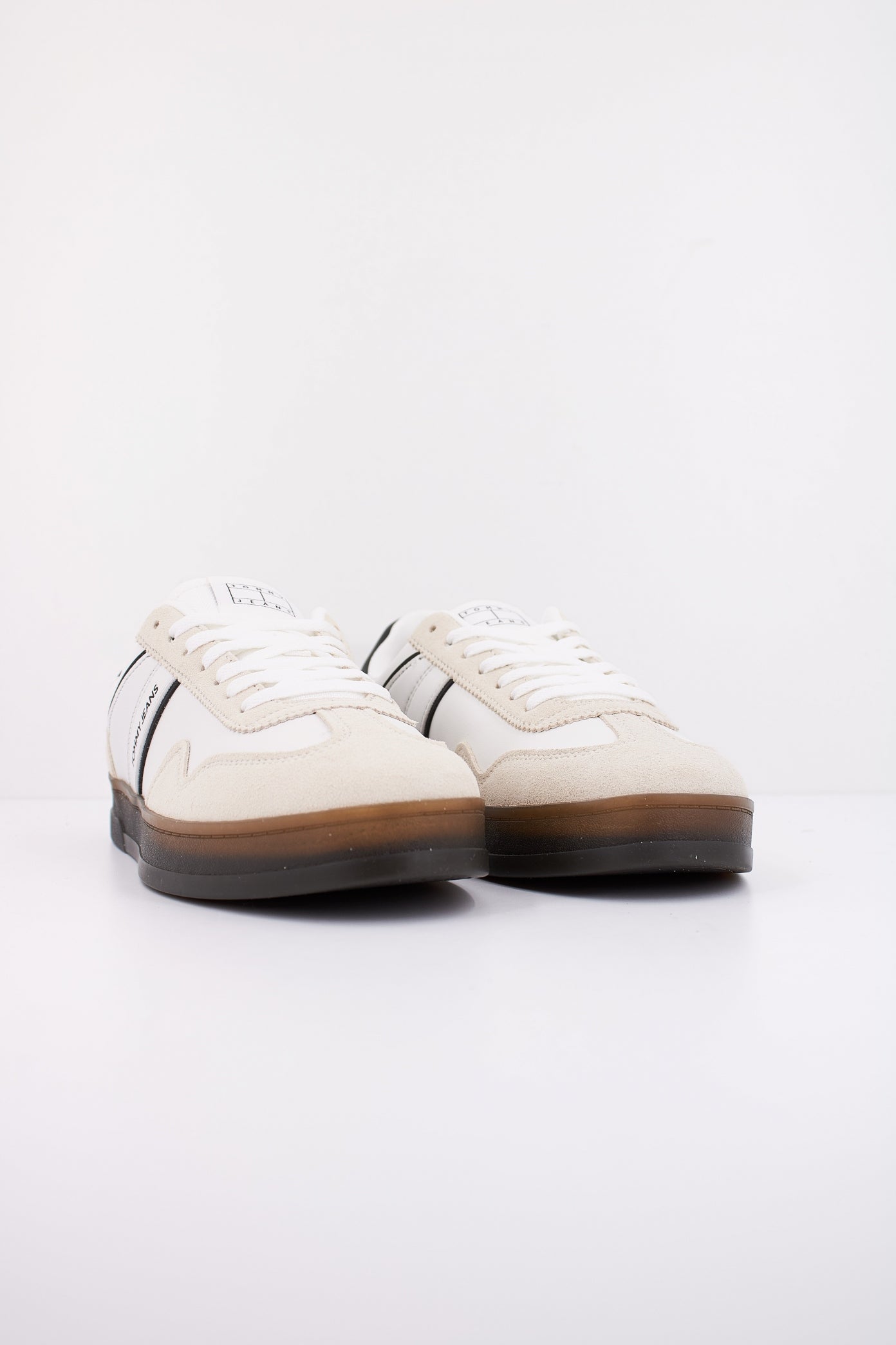 TOMMY HILFIGER THE GREENWICH LEATHER en color BLANCO  (2)