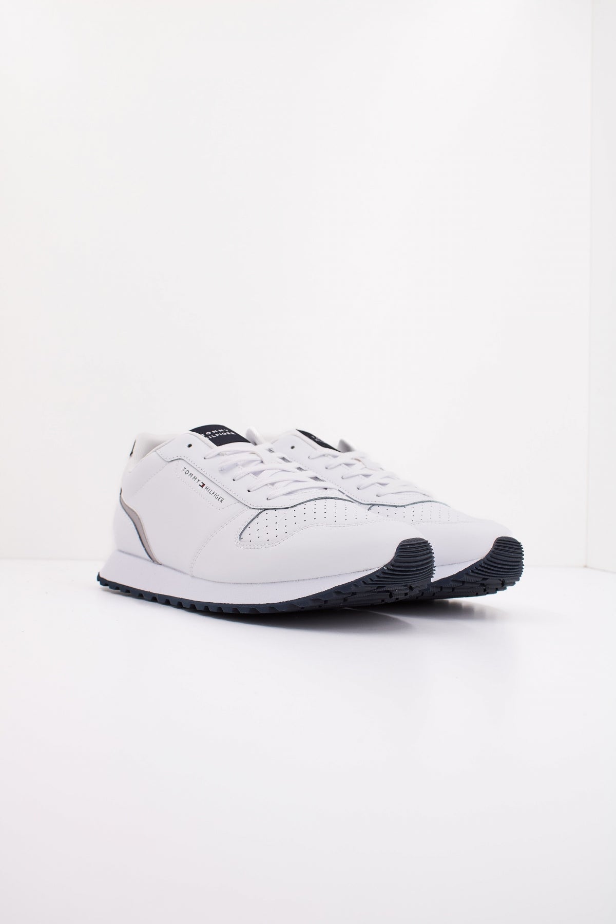 TOMMY HILFIGER NEW RUNNER EVA MIX en color BLANCO  (2)