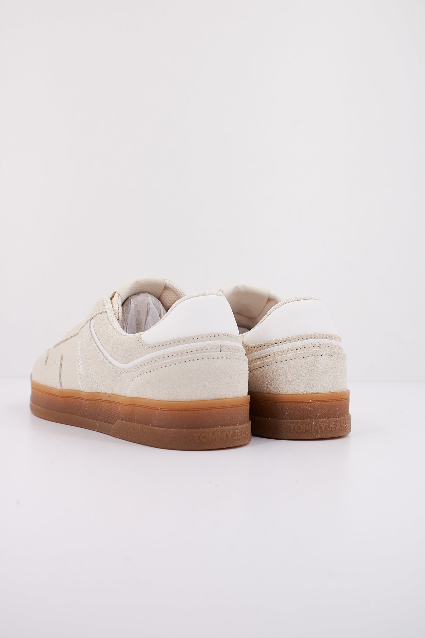 TOMMY HILFIGER  THE GREENWICH SUEDE en color BLANCO  (4)