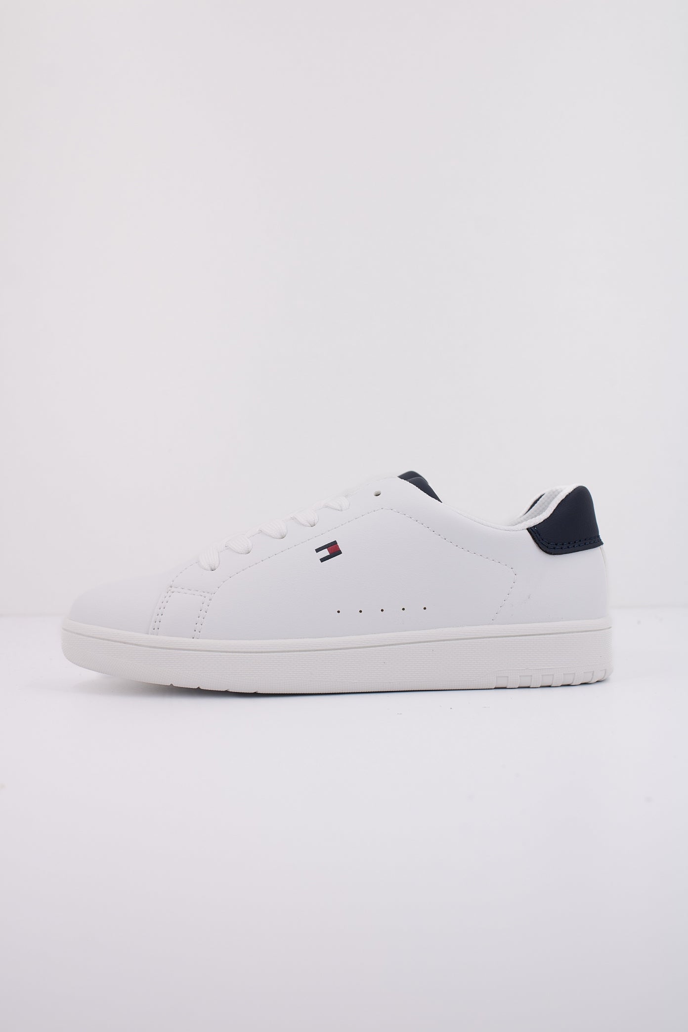 TOMMY HILFIGER TX   en color BLANCO  (1)