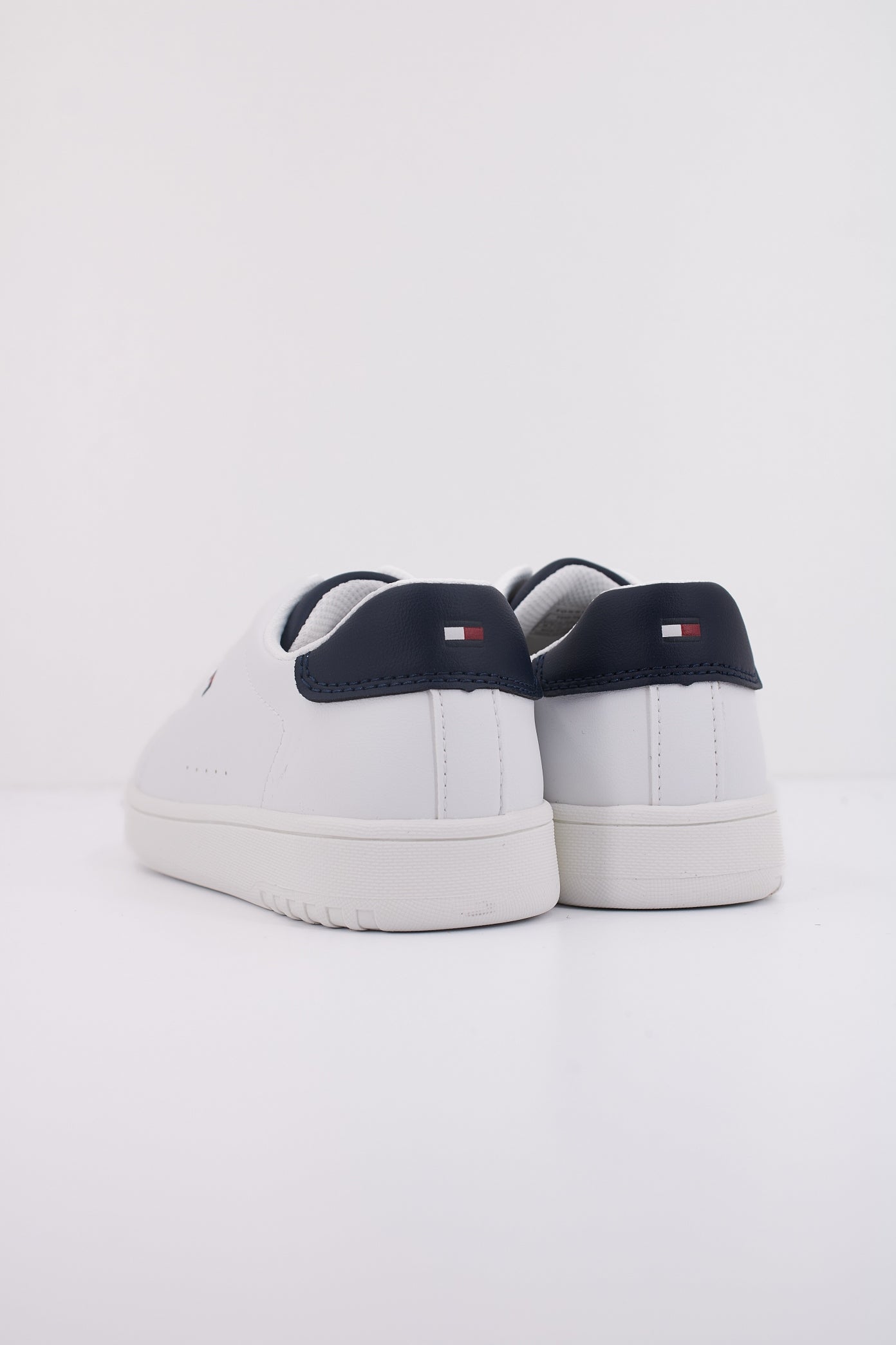 TOMMY HILFIGER TX   en color BLANCO  (4)