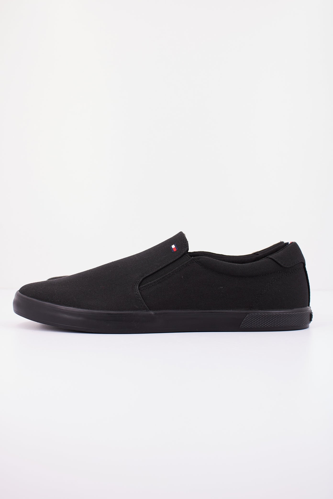 TOMMY HILFIGER HARLOW D en color NEGRO  (1)