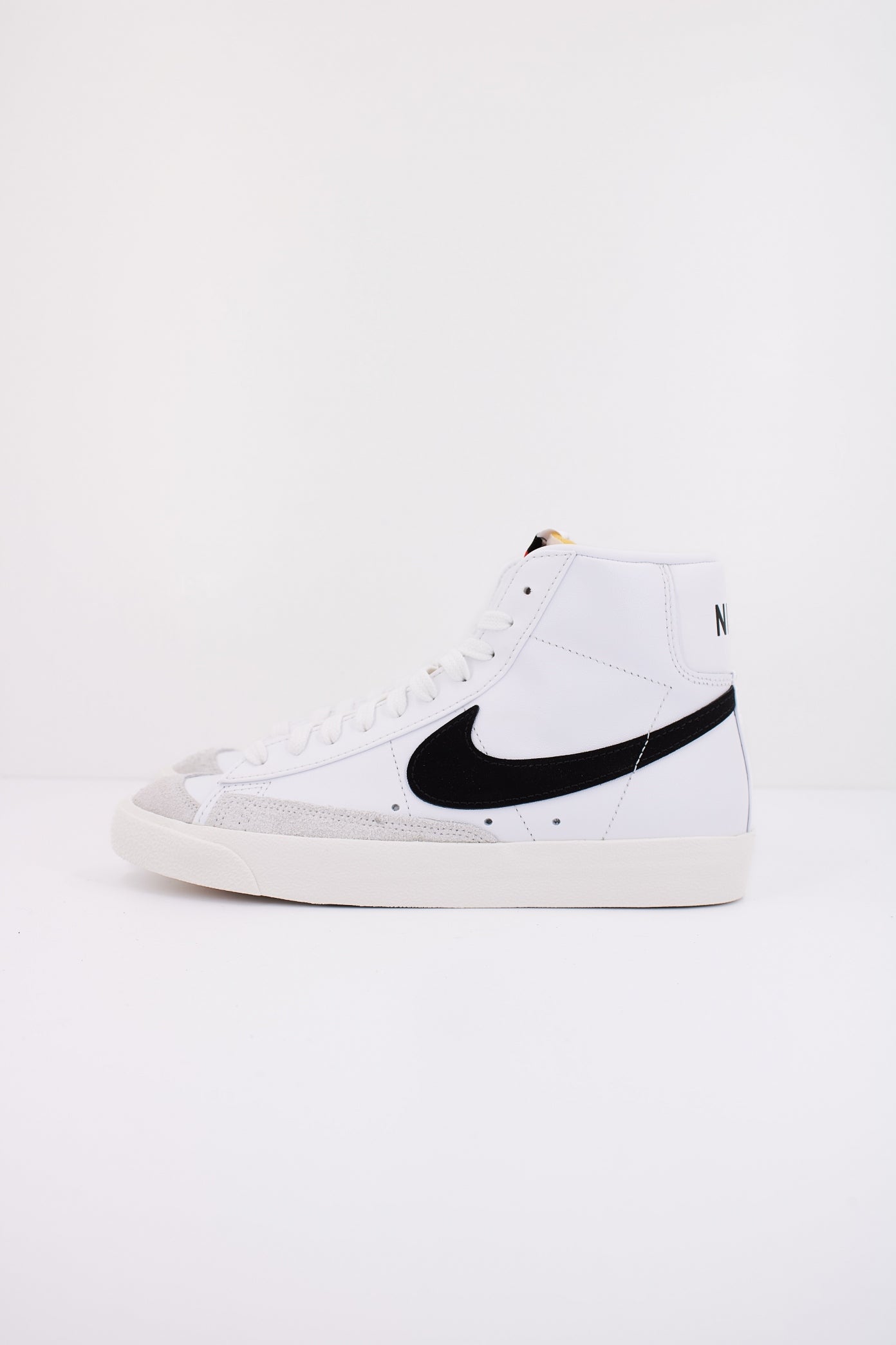 NIKE W BLAZER MID ' en color BLANCO  (1)