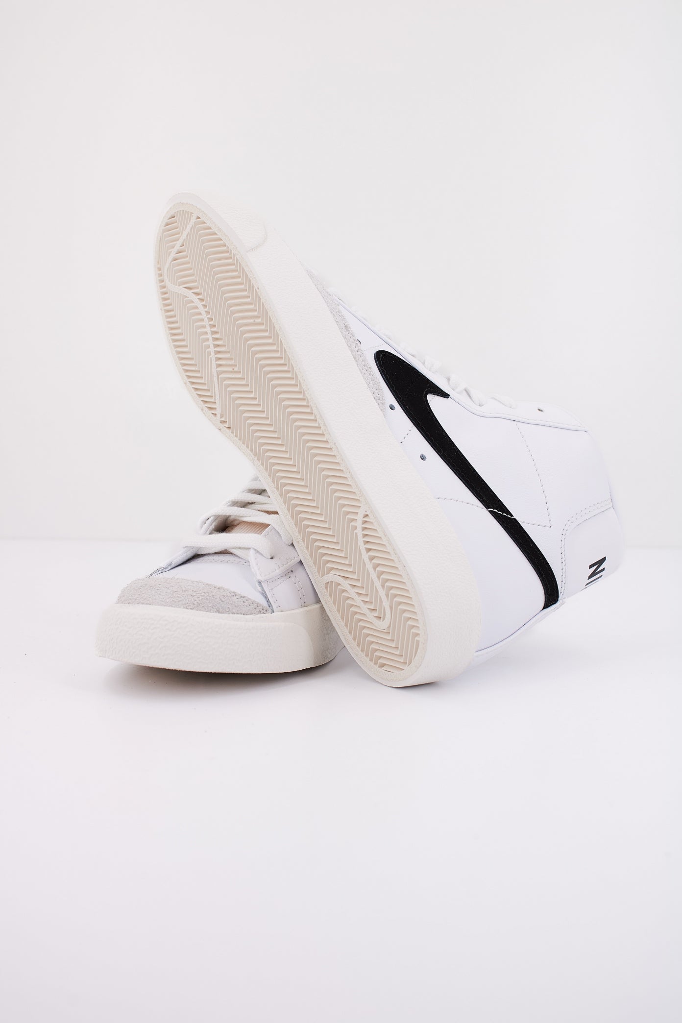 NIKE W BLAZER MID ' en color BLANCO  (5)