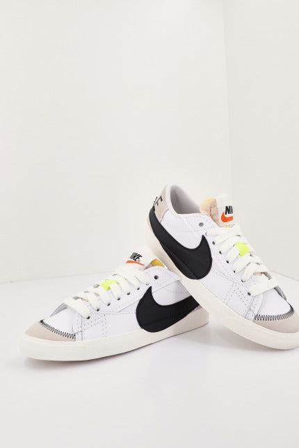 NIKE  LOW ' JUMBO ME en color BLANCO  (2)