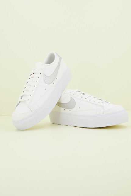 NIKE BLAZER LOW PLATFORM WOM en color BLANCO  (1)