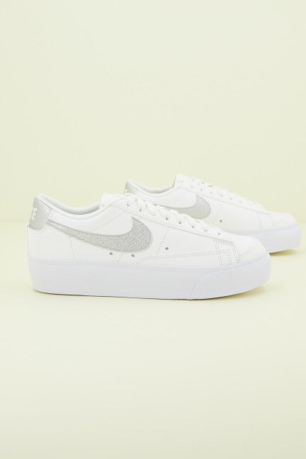 NIKE BLAZER LOW PLATFORM WOM en color BLANCO  (2)