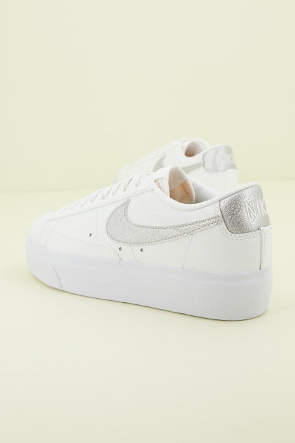 NIKE BLAZER LOW PLATFORM WOM en color BLANCO  (3)