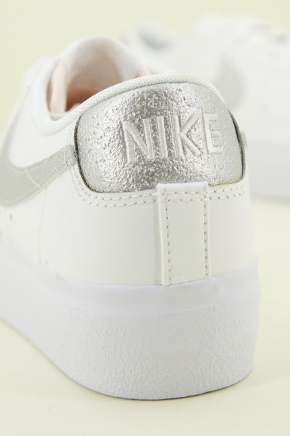 NIKE BLAZER LOW PLATFORM WOM en color BLANCO  (4)