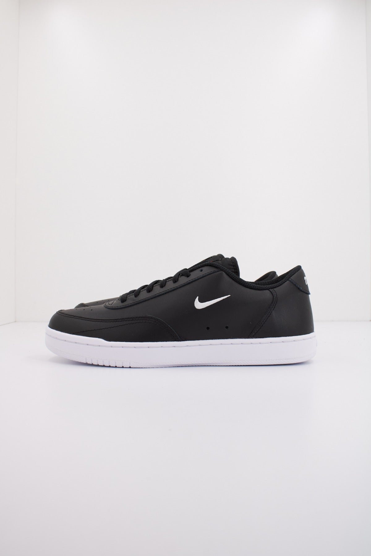 NIKE COURT VINTAGE en color NEGRO  (1)