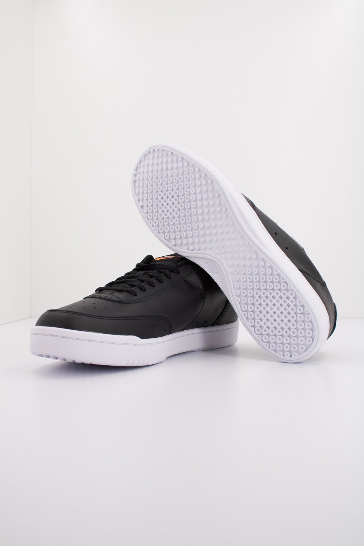 NIKE COURT VINTAGE en color NEGRO  (4)