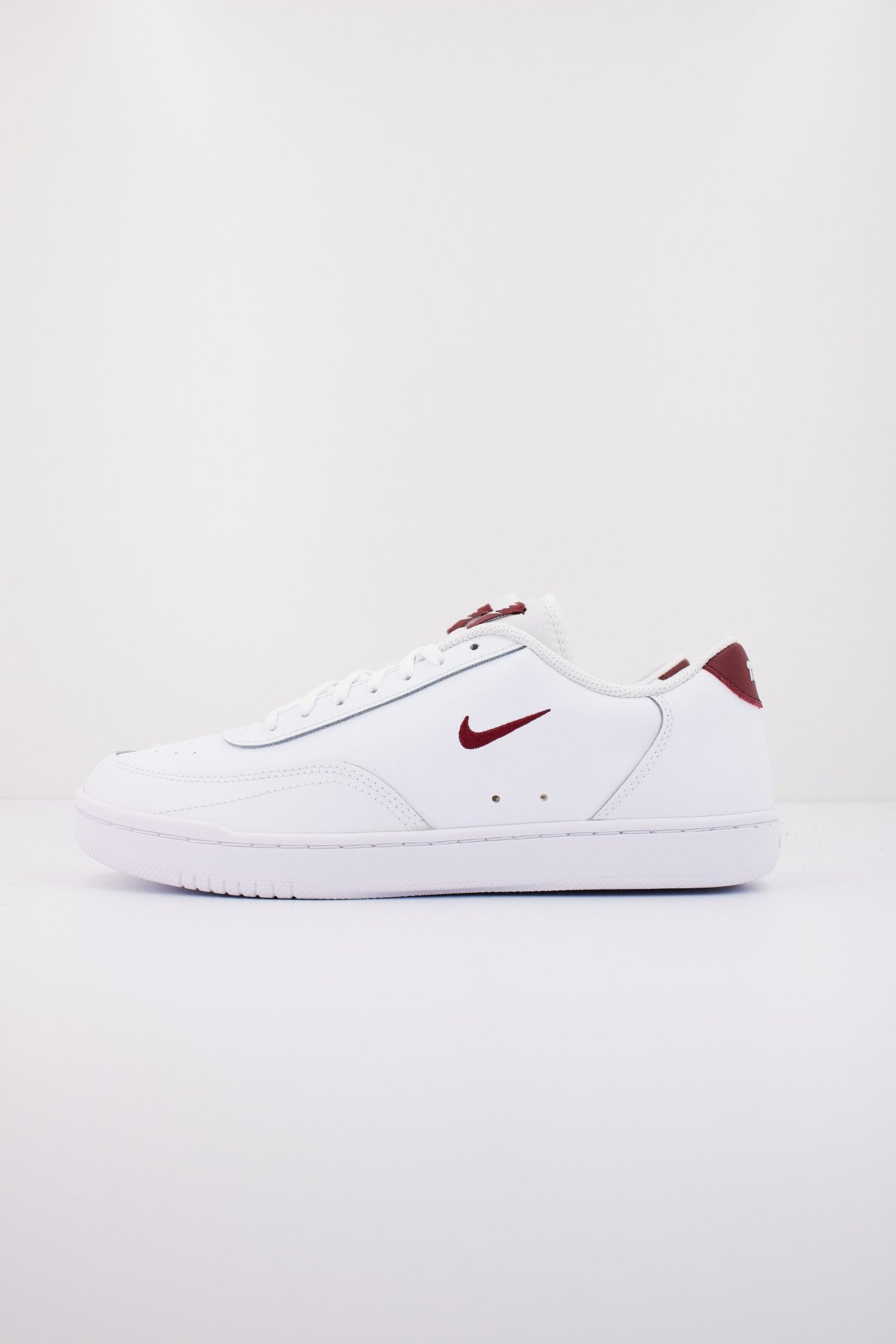 NIKE COURT VINTAGE en color BLANCO  (1)