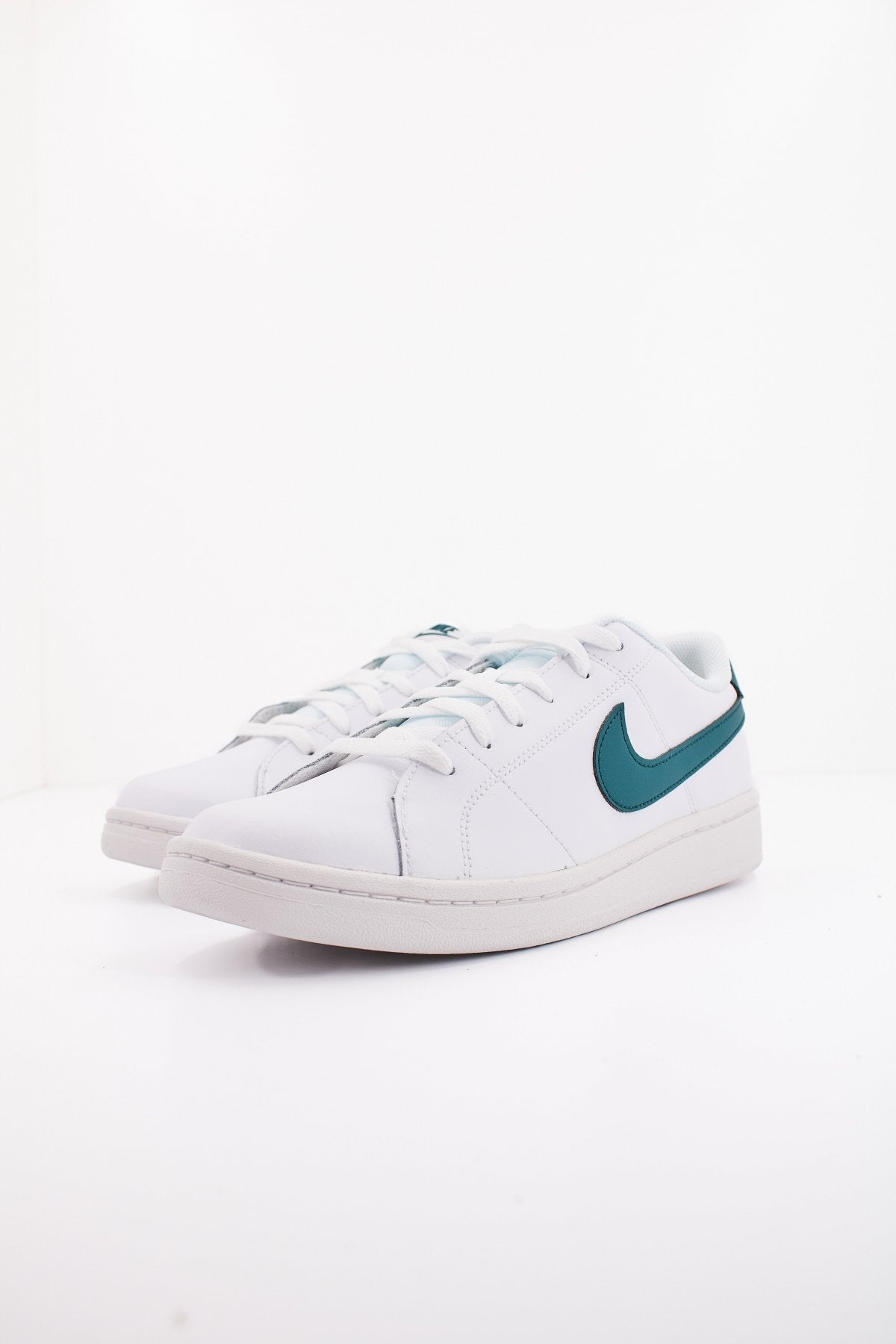 NIKE COURT ROYALE  en color BLANCO  (2)