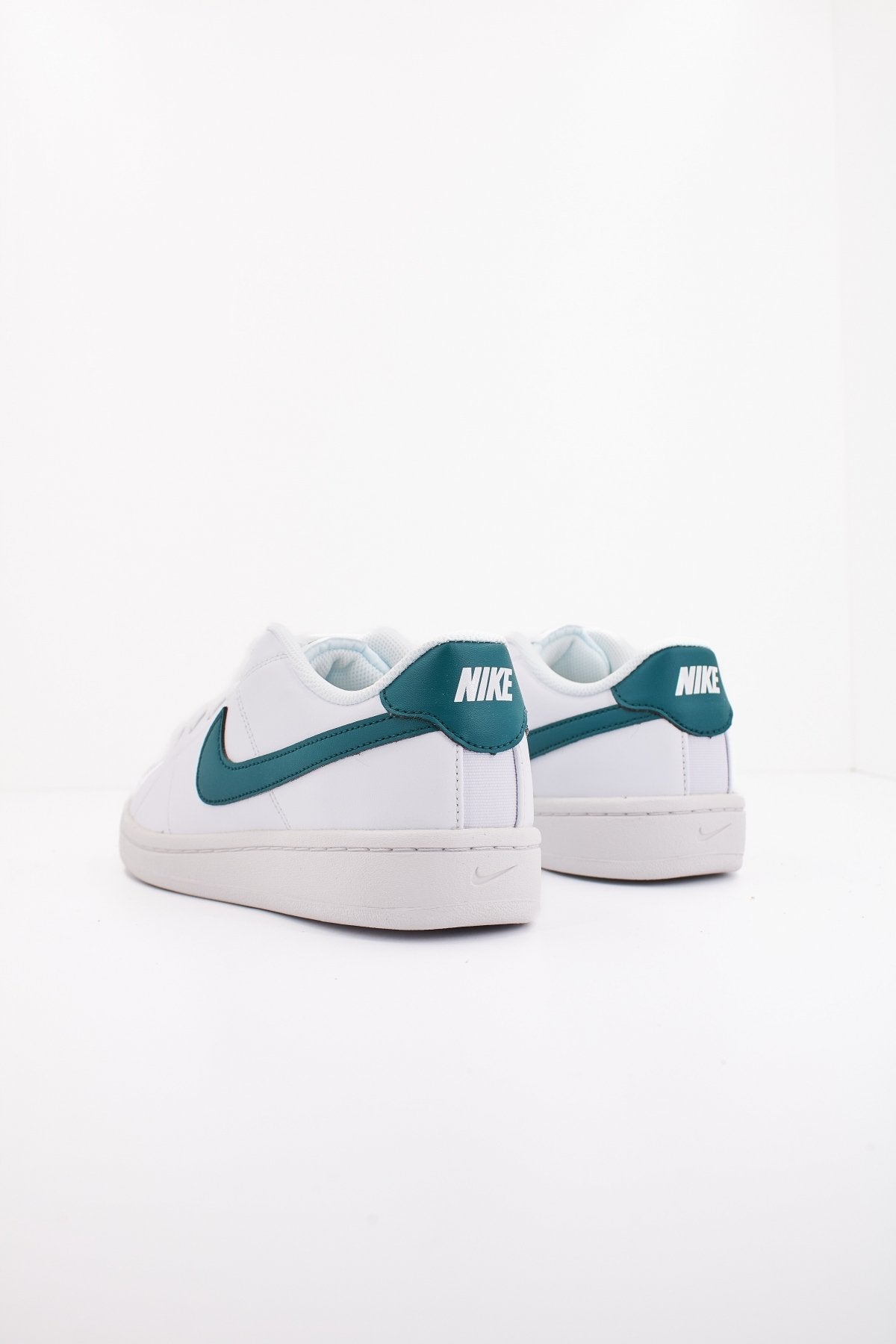 NIKE COURT ROYALE  en color BLANCO  (3)