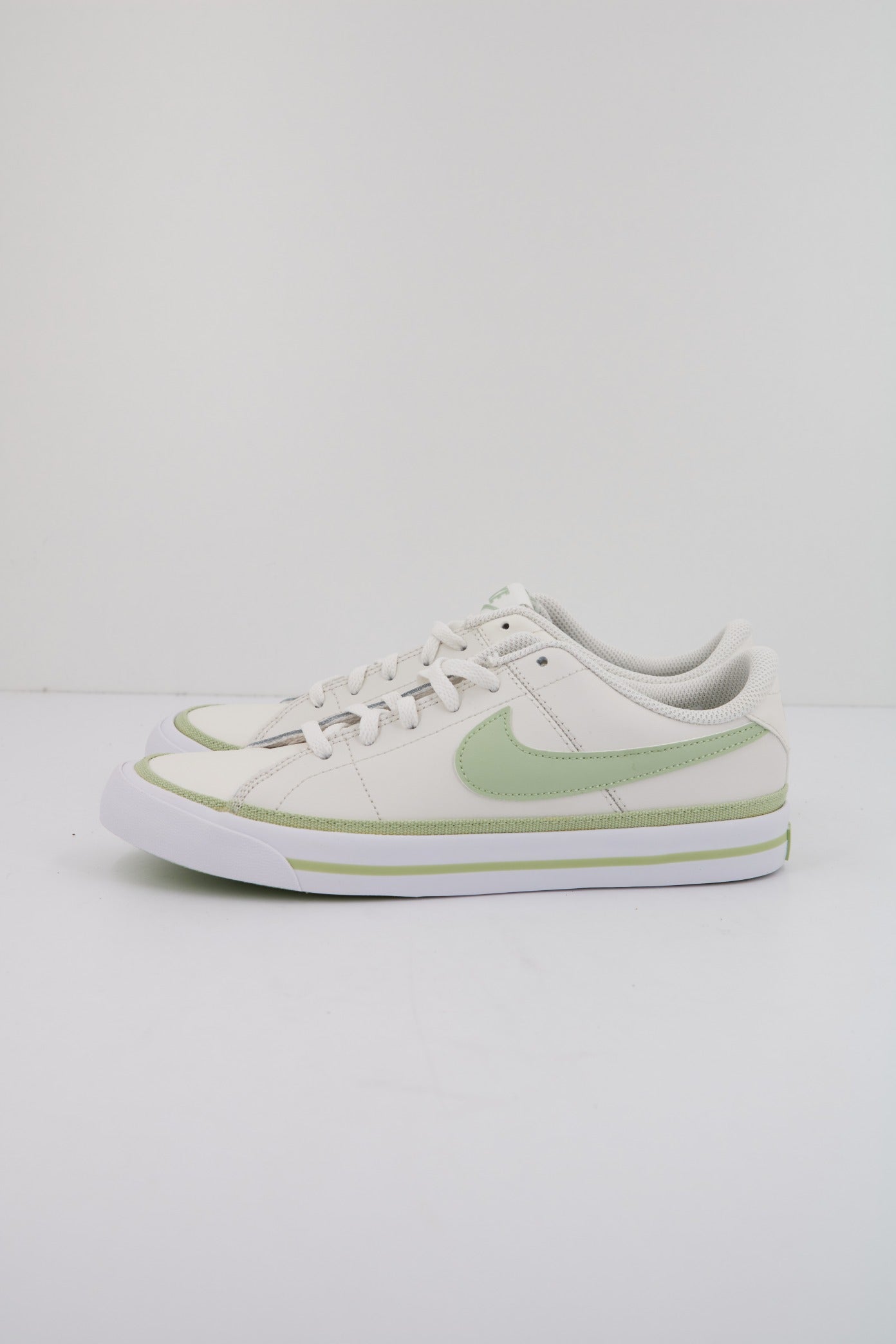 NIKE COURT LEGACY en color BLANCO  (1)