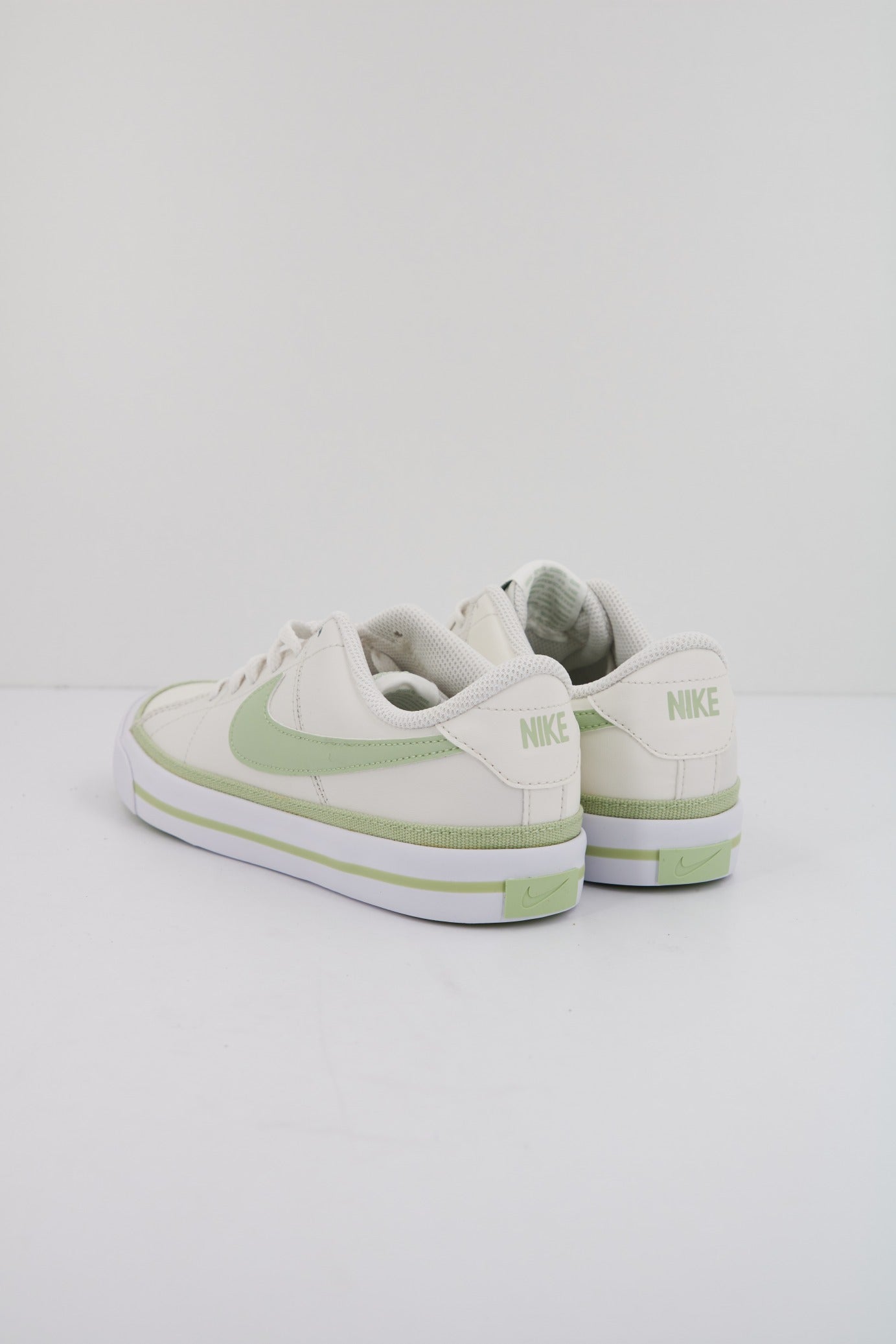 NIKE COURT LEGACY en color BLANCO  (3)