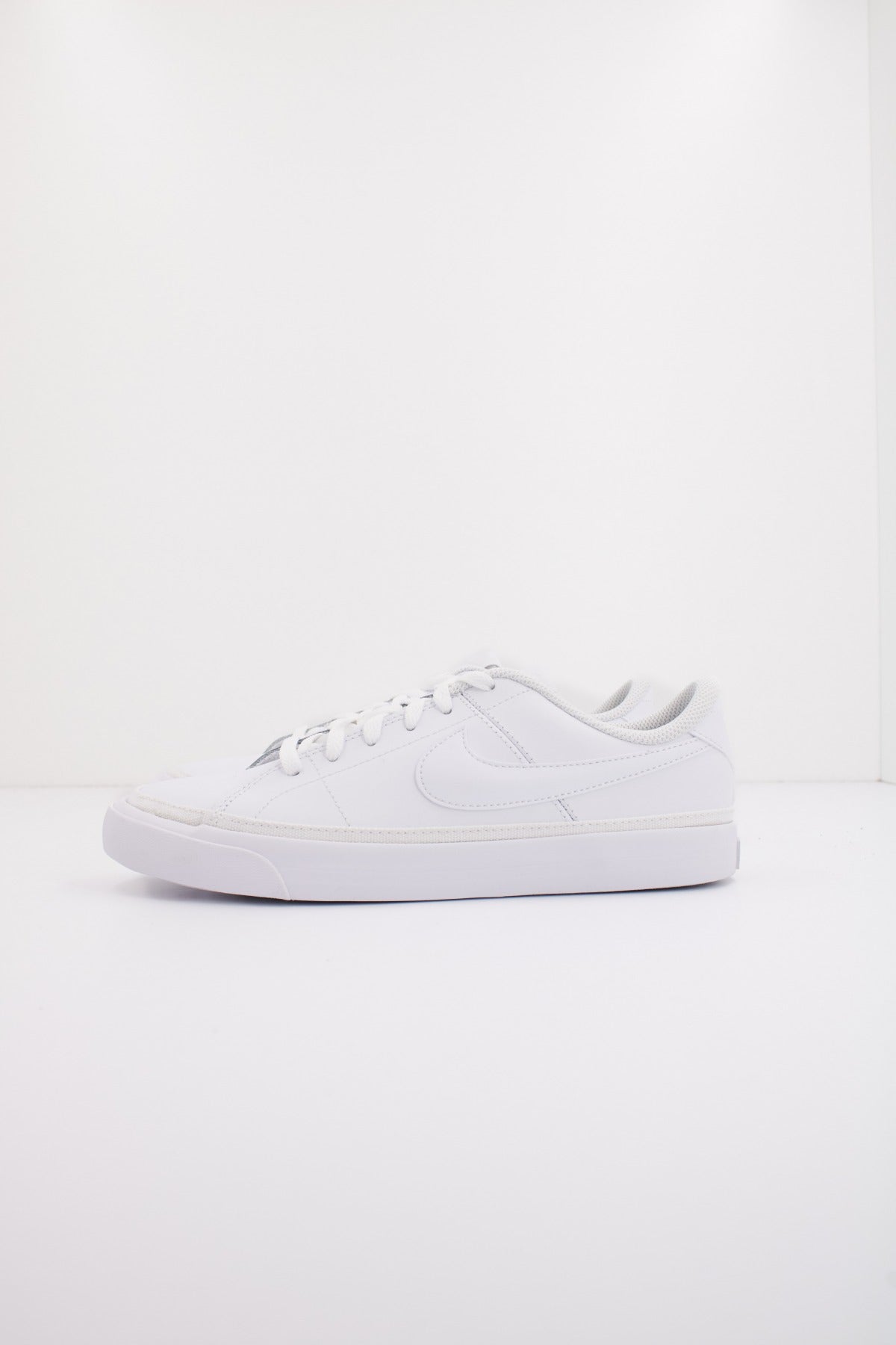 NIKE COURT LEGACY en color BLANCO  (1)