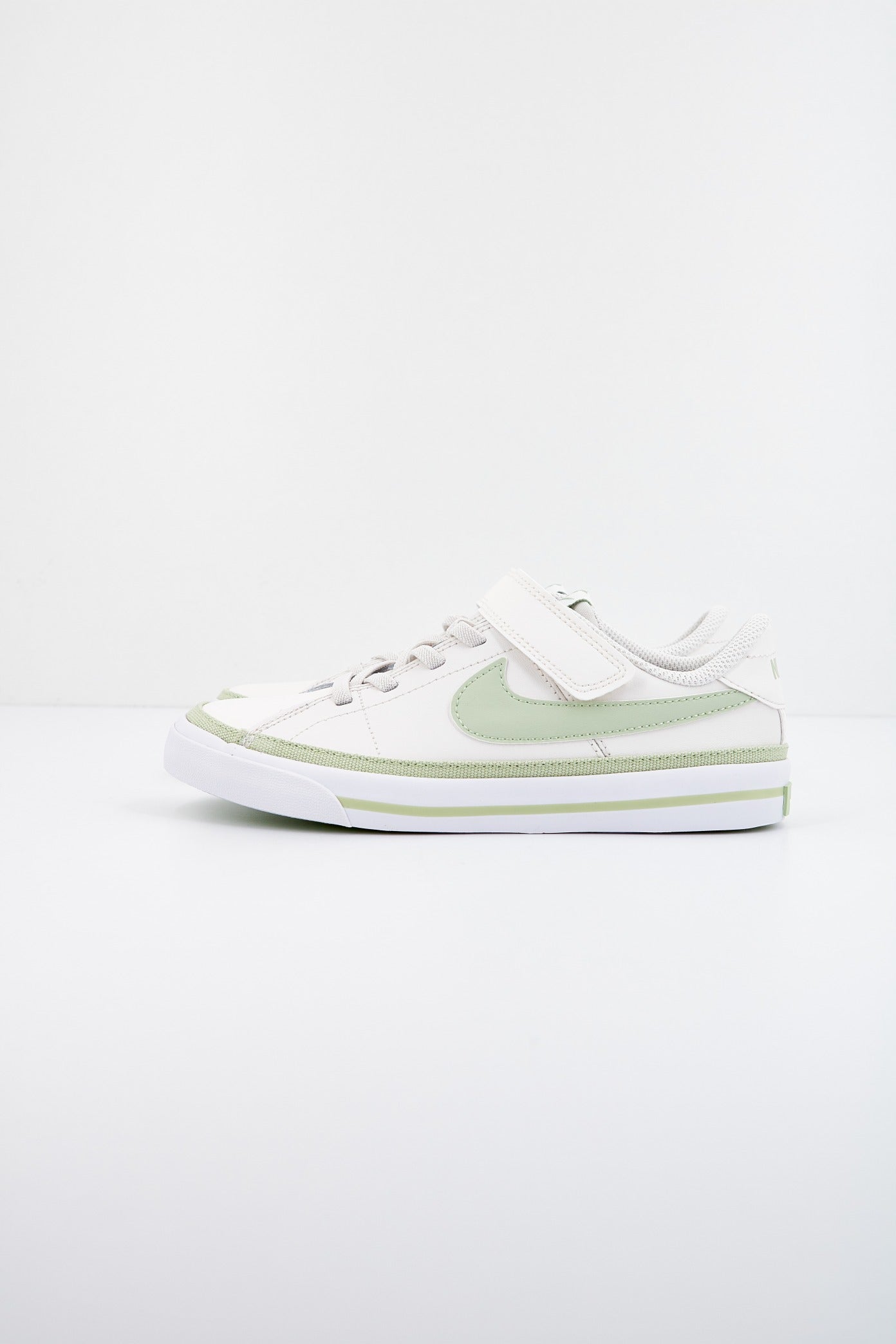 NIKE COURT LEGACY en color BLANCO  (1)